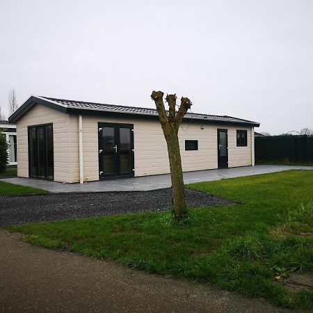 Gezellig Chalet Met Eigen Parkeerplaats, Park In Aanbouw, Geen Wi Fi Vila Molenschot Exterior foto